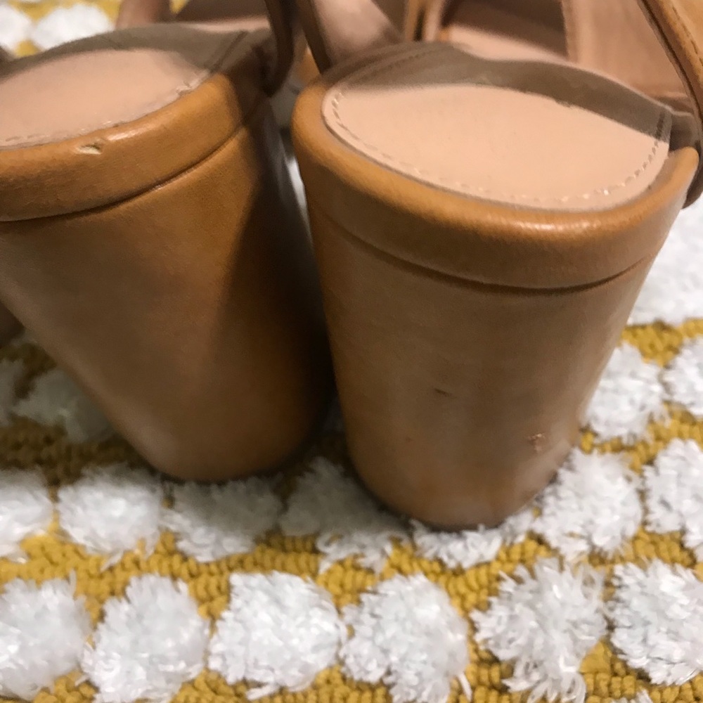 Tan sandals - Picture 3 of 3